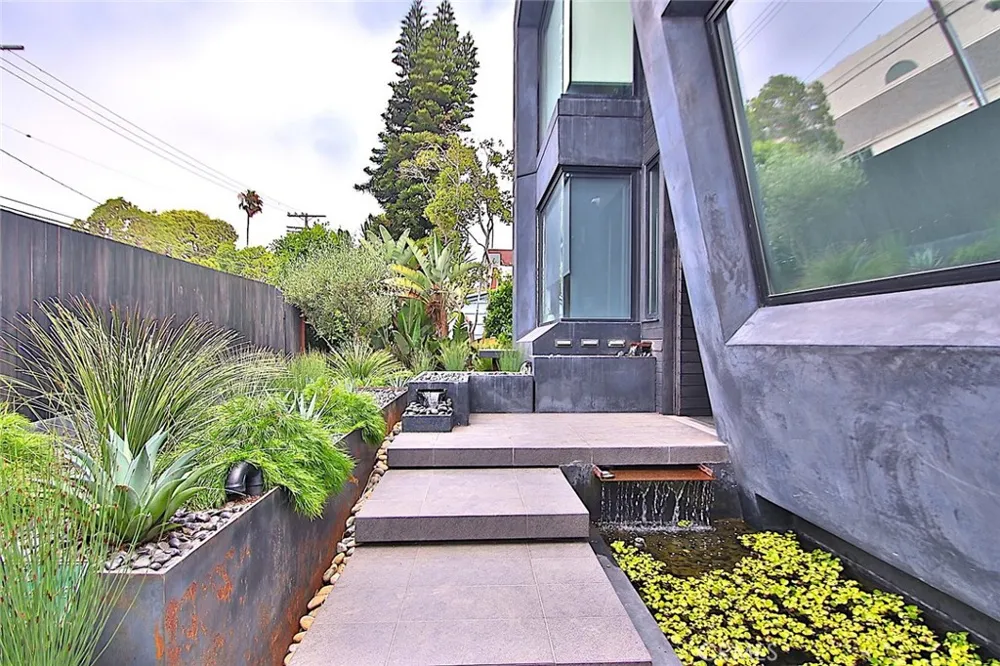 750 California Avenue Venice, CA 90291