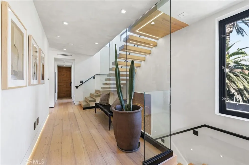 750 California Avenue Venice, CA 90291