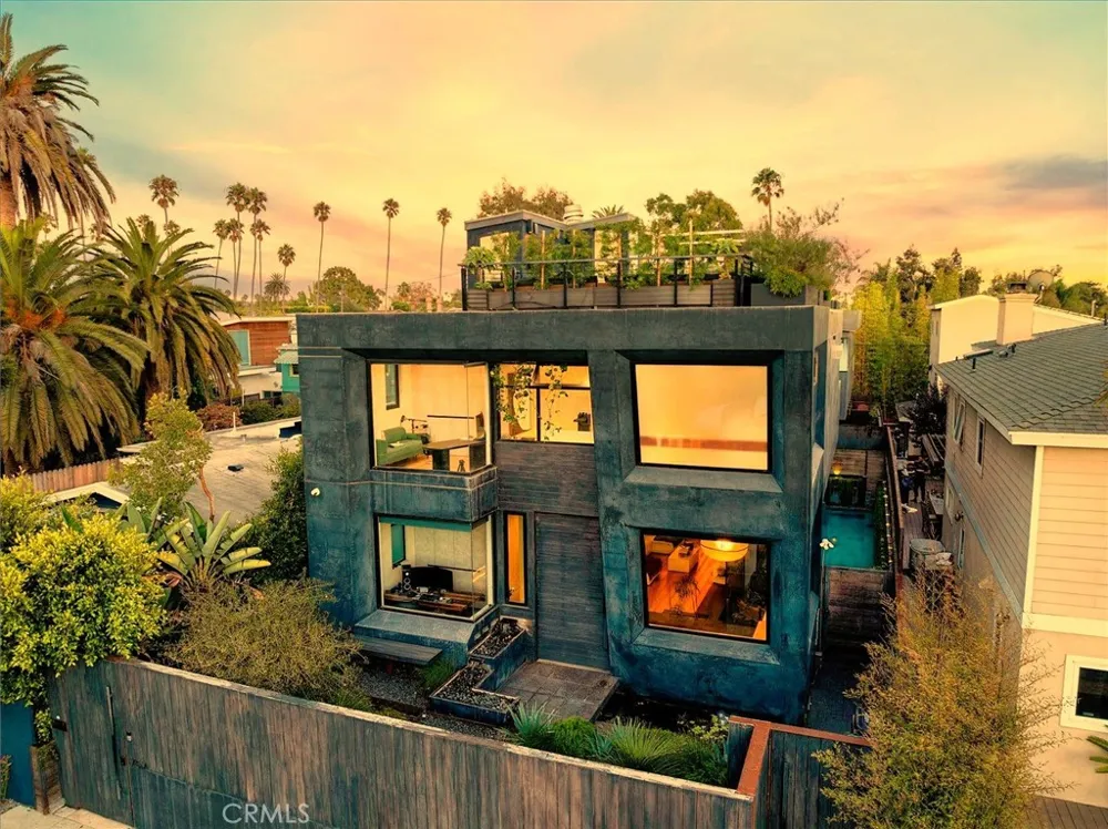 750 California Avenue Venice, CA 90291
