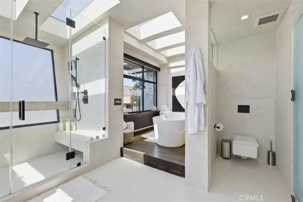 750 California Avenue Venice, CA 90291