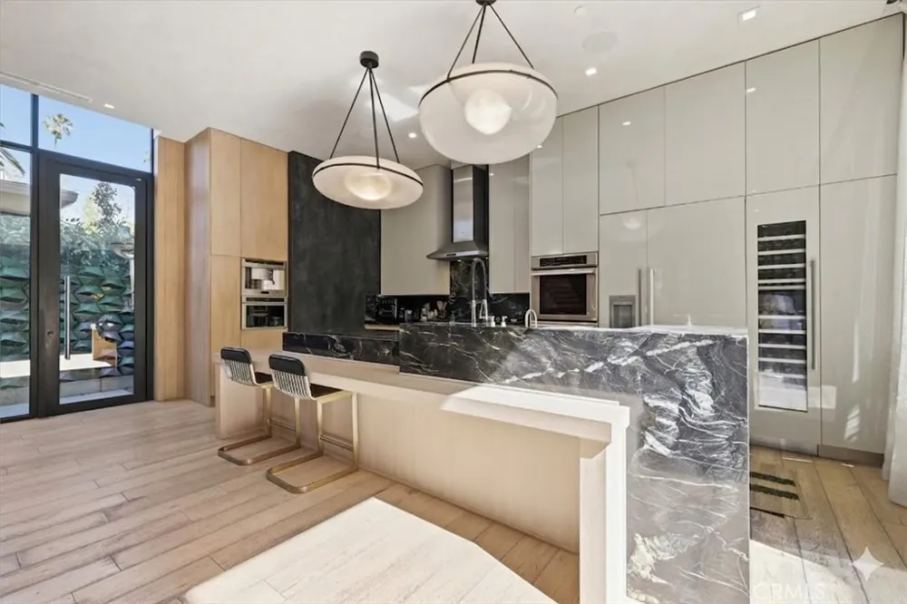 750 California Avenue Venice, CA 90291