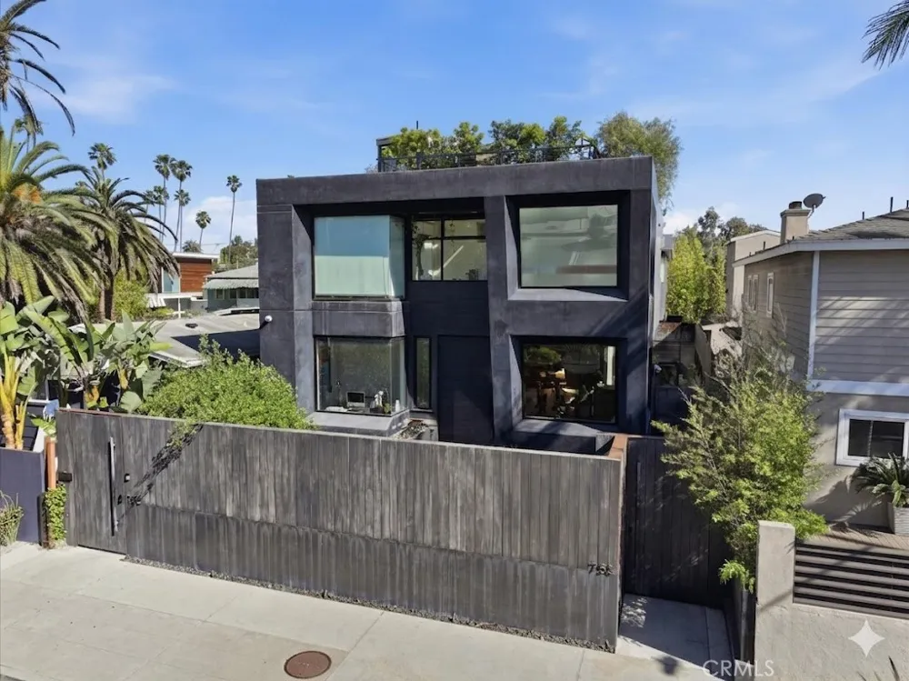 750 California Avenue Venice, CA 90291