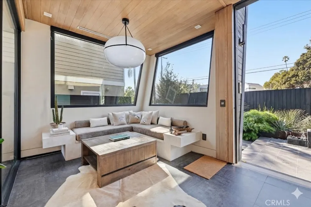 750 California Avenue Venice, CA 90291