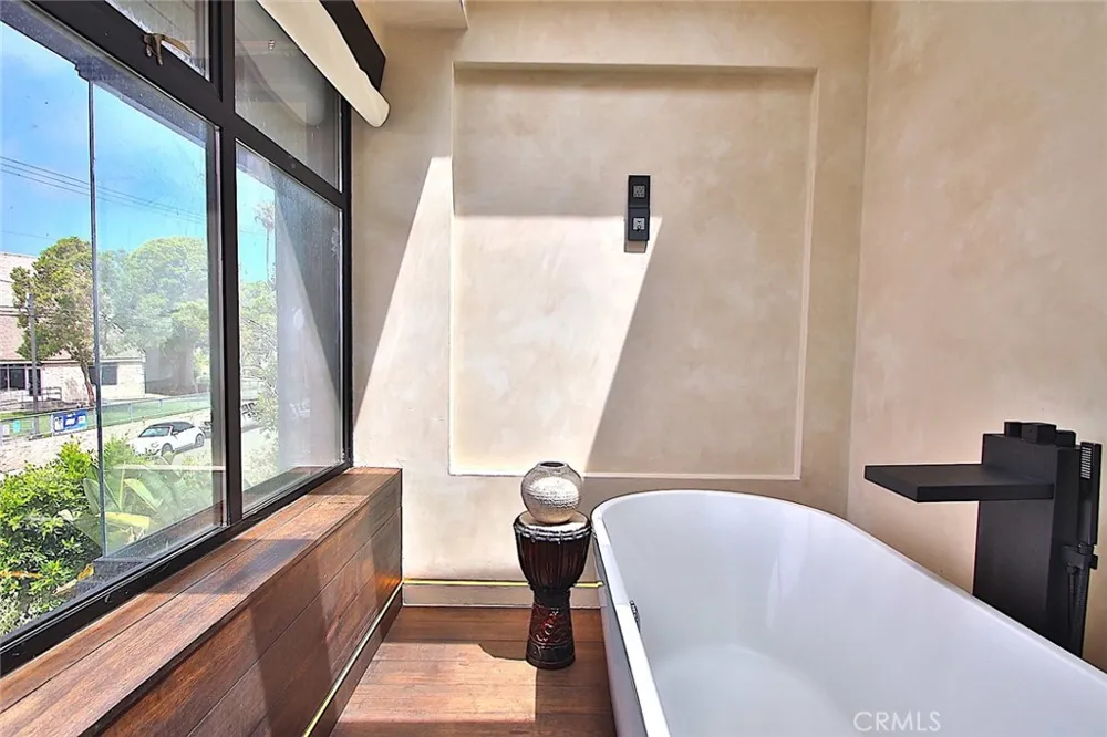 750 California Avenue Venice, CA 90291