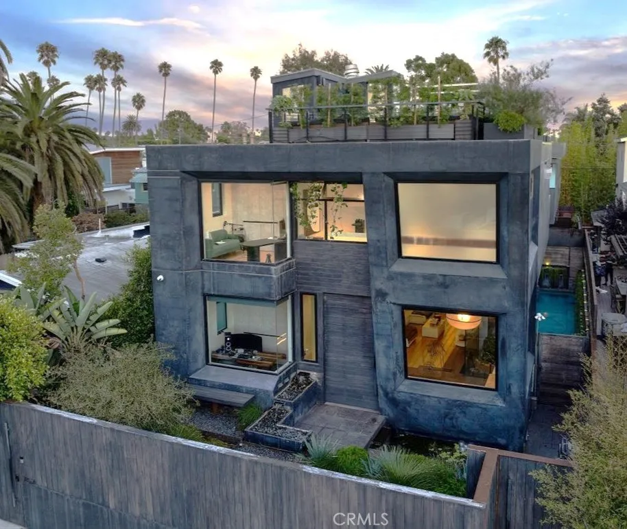 750 California Avenue Venice, CA 90291
