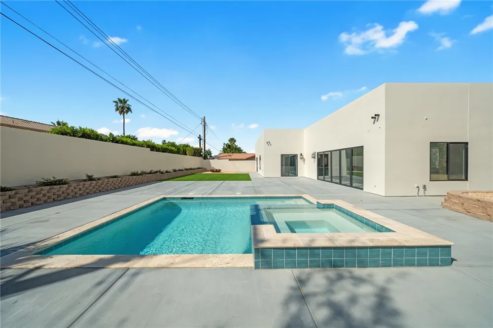 54217 Eisenhower La Quinta, CA 92253