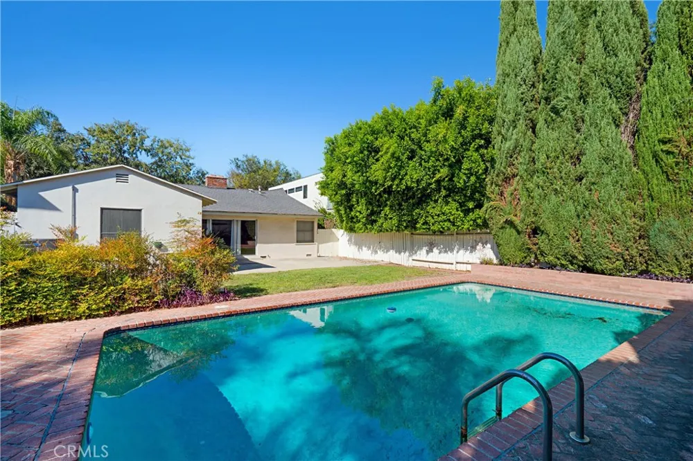 15516 Huston Street Encino, CA 91436