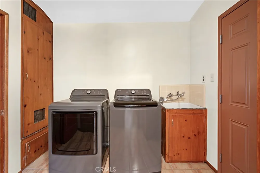 15516 Huston Street Encino, CA 91436