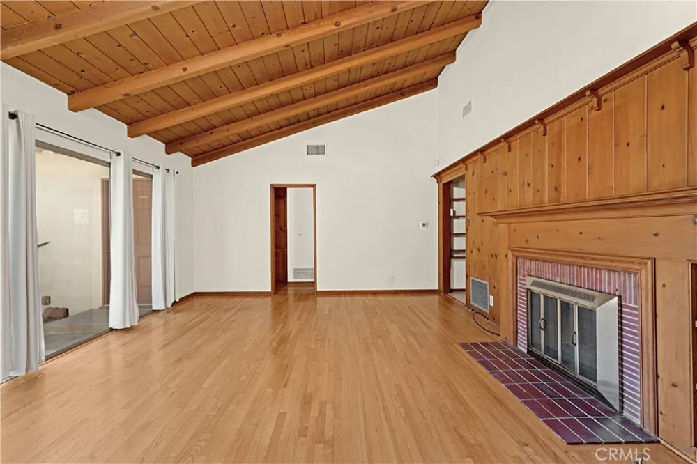 15516 Huston Street Encino, CA 91436