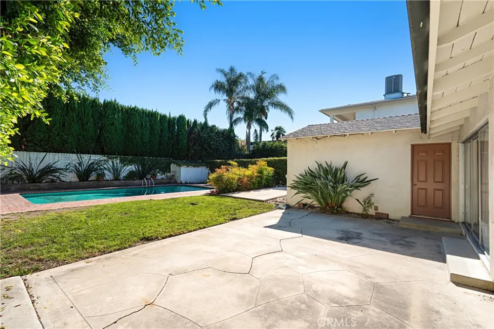 15516 Huston Street Encino, CA 91436