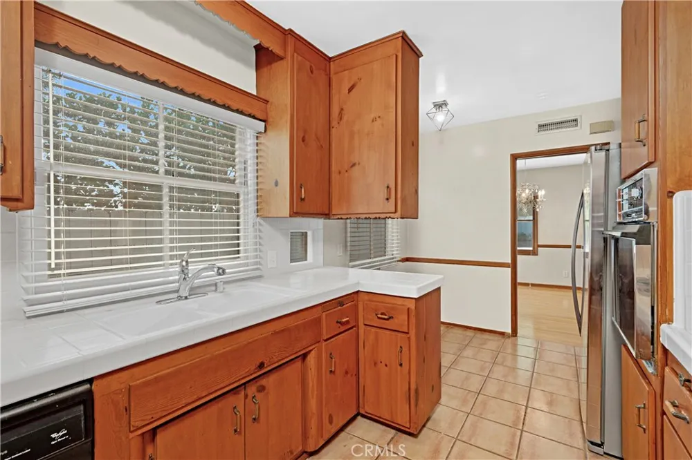 15516 Huston Street Encino, CA 91436