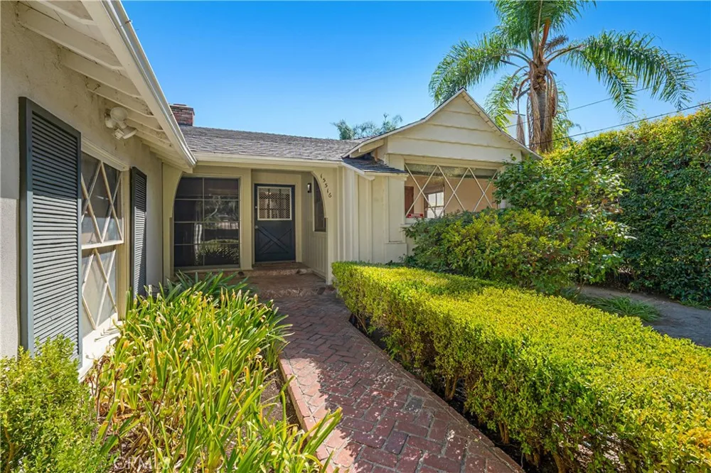 15516 Huston Street Encino, CA 91436