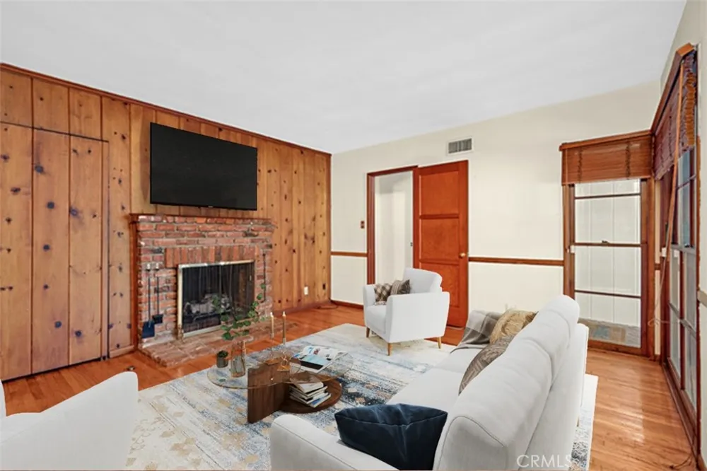 15516 Huston Street Encino, CA 91436