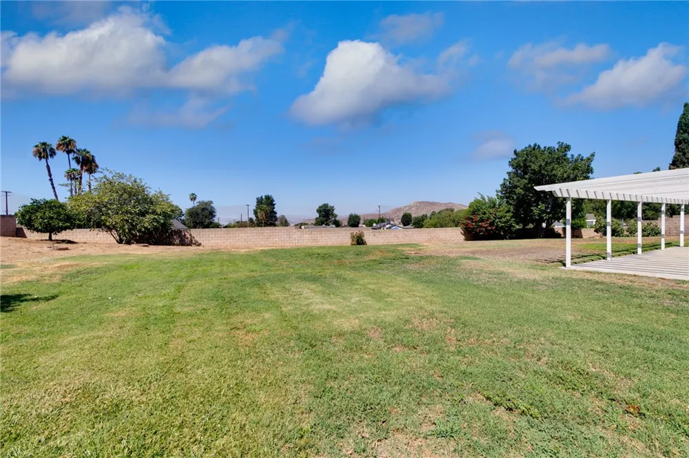 12662 Thomas Court Grand Terrace, CA 92313