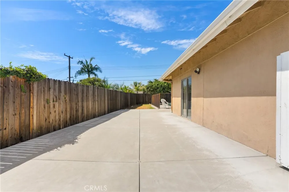 2419 E Villa Real Orange, CA 92867