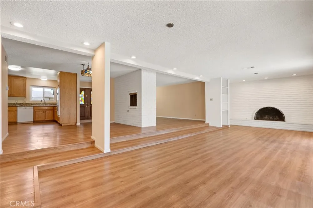 2419 E Villa Real Orange, CA 92867