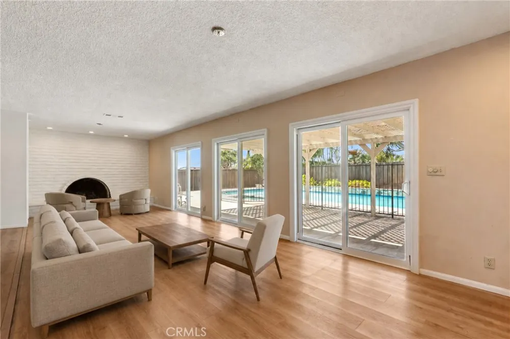 2419 E Villa Real Orange, CA 92867
