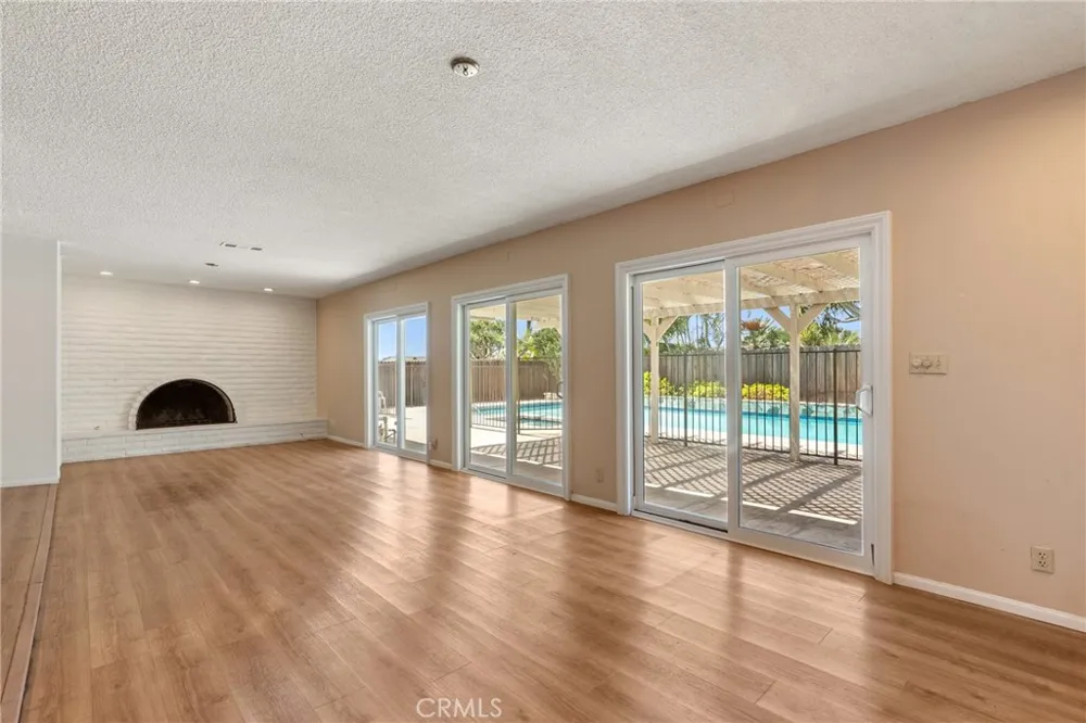 2419 E Villa Real Orange, CA 92867