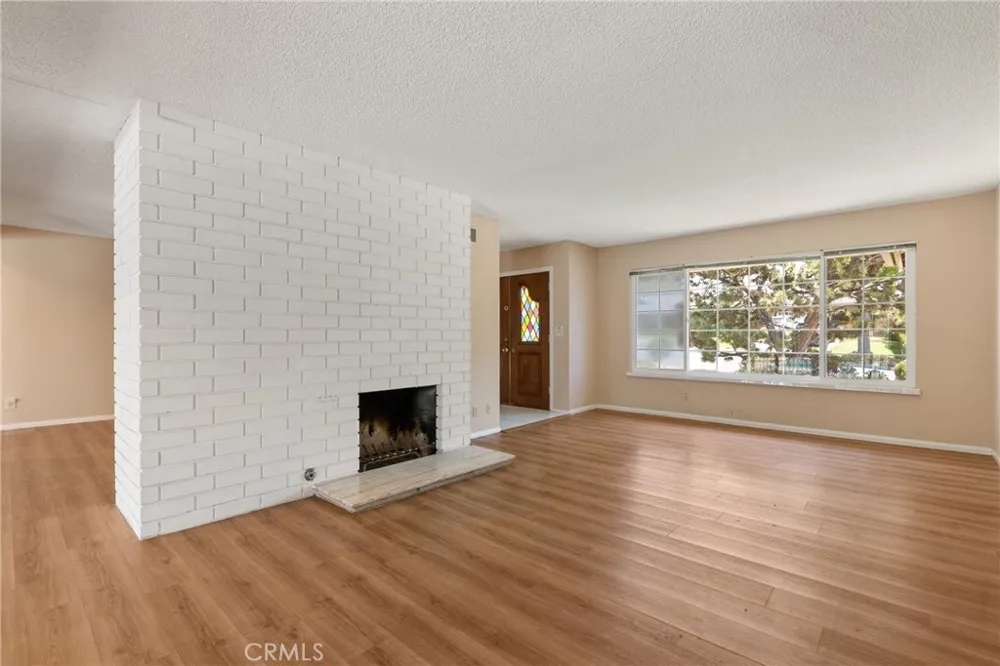 2419 E Villa Real Orange, CA 92867