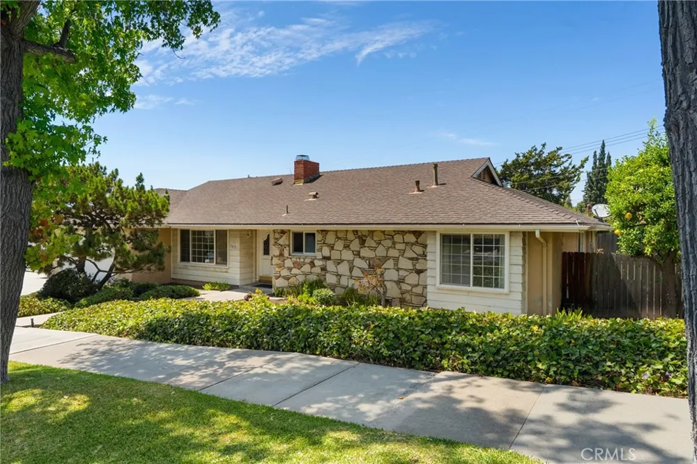 2419 E Villa Real Orange, CA 92867