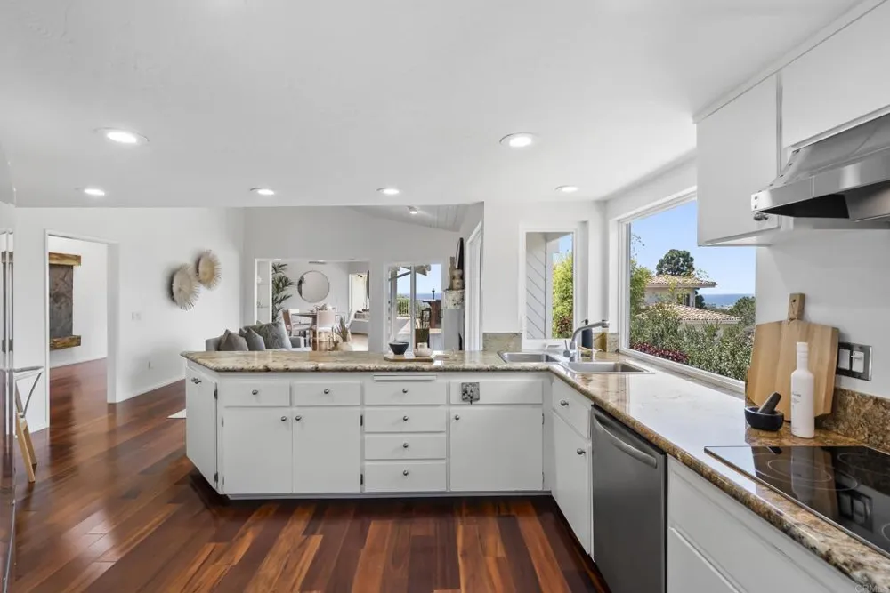 541 S Granados Avenue Solana Beach, CA 92075