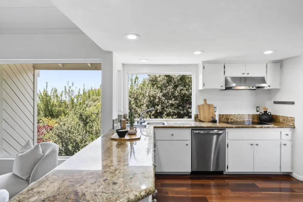 541 S Granados Avenue Solana Beach, CA 92075