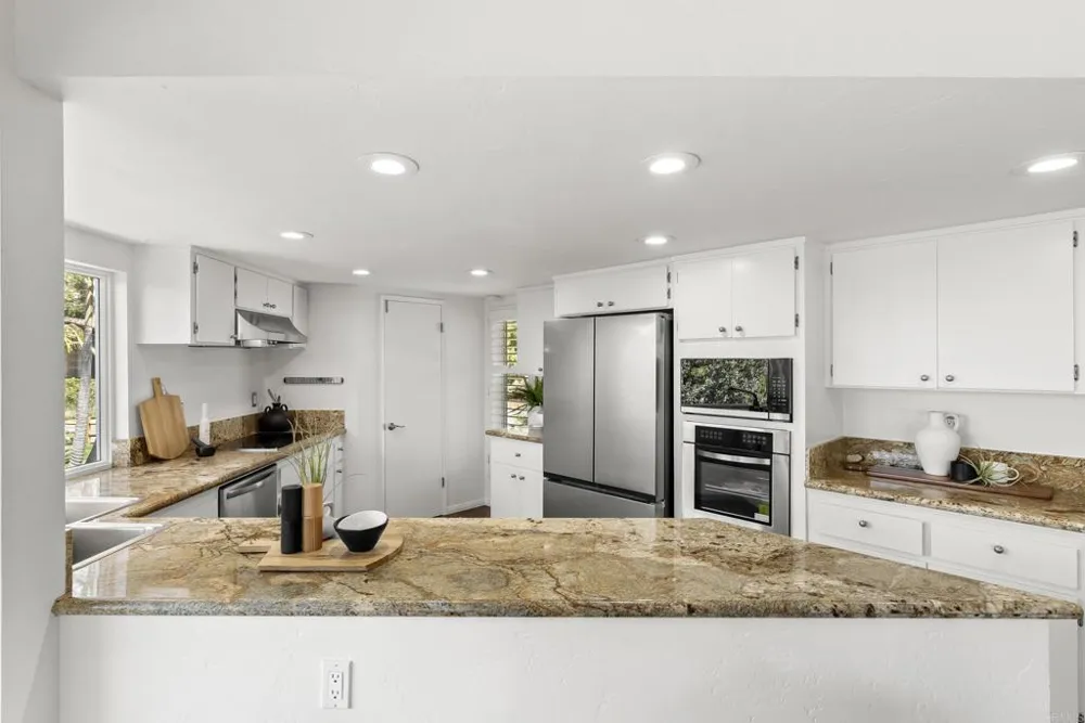 541 S Granados Avenue Solana Beach, CA 92075