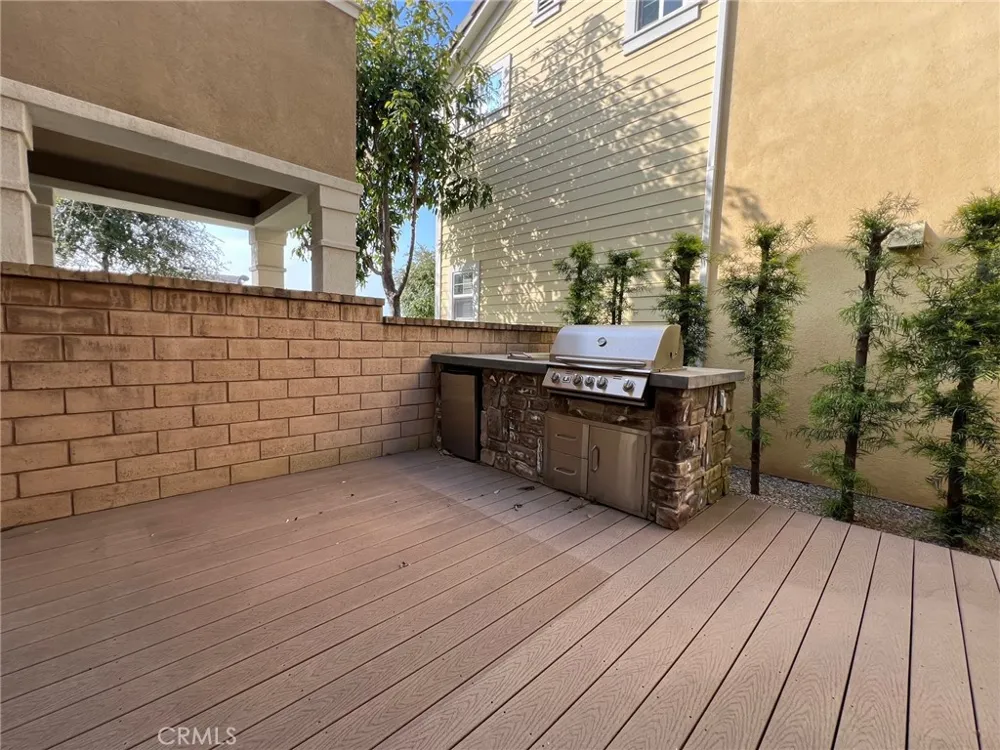 789 E Sierra Madre Azusa, CA 91702