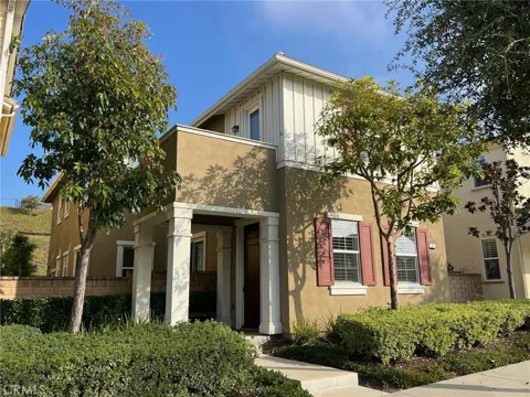 789 E Sierra Madre