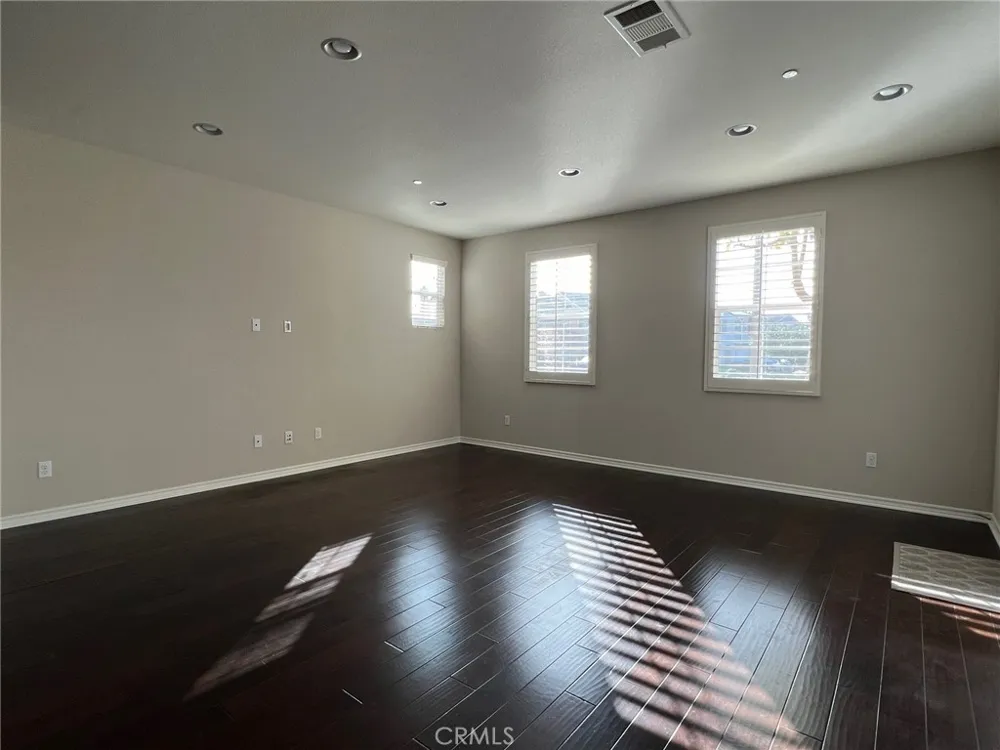789 E Sierra Madre Azusa, CA 91702