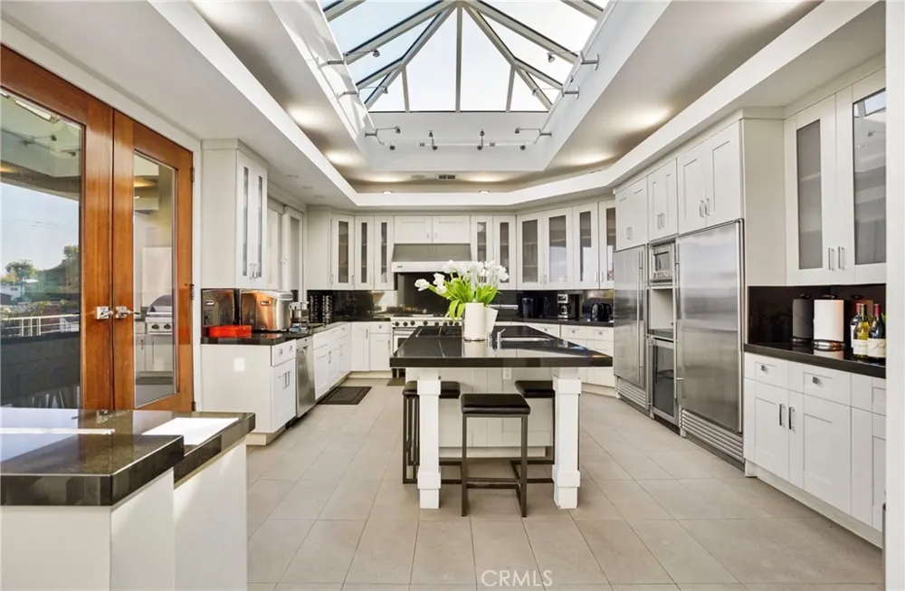 8835 Evanview Los Angeles, CA 90069