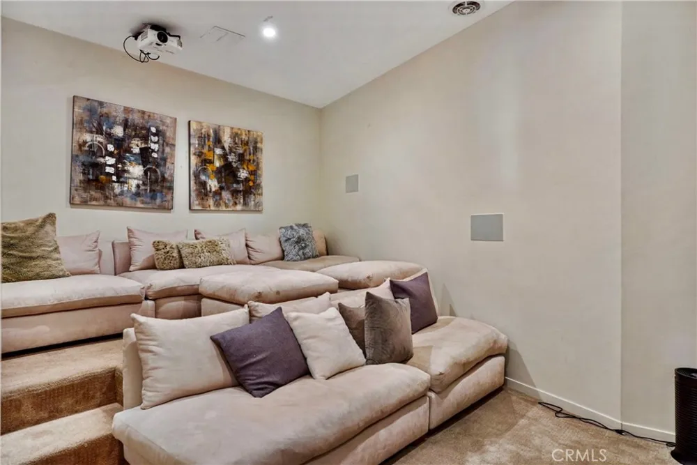 8835 Evanview Los Angeles, CA 90069