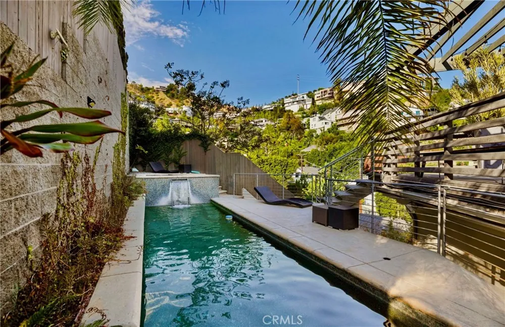 8835 Evanview Los Angeles, CA 90069