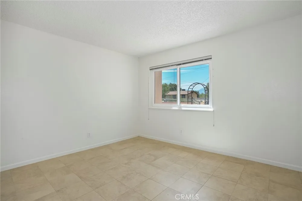 10133 E Avenue R8 Avenue Littlerock, CA 93543