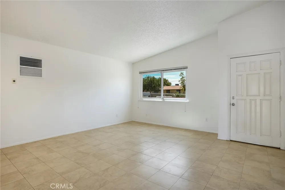 10133 E Avenue R8 Avenue Littlerock, CA 93543