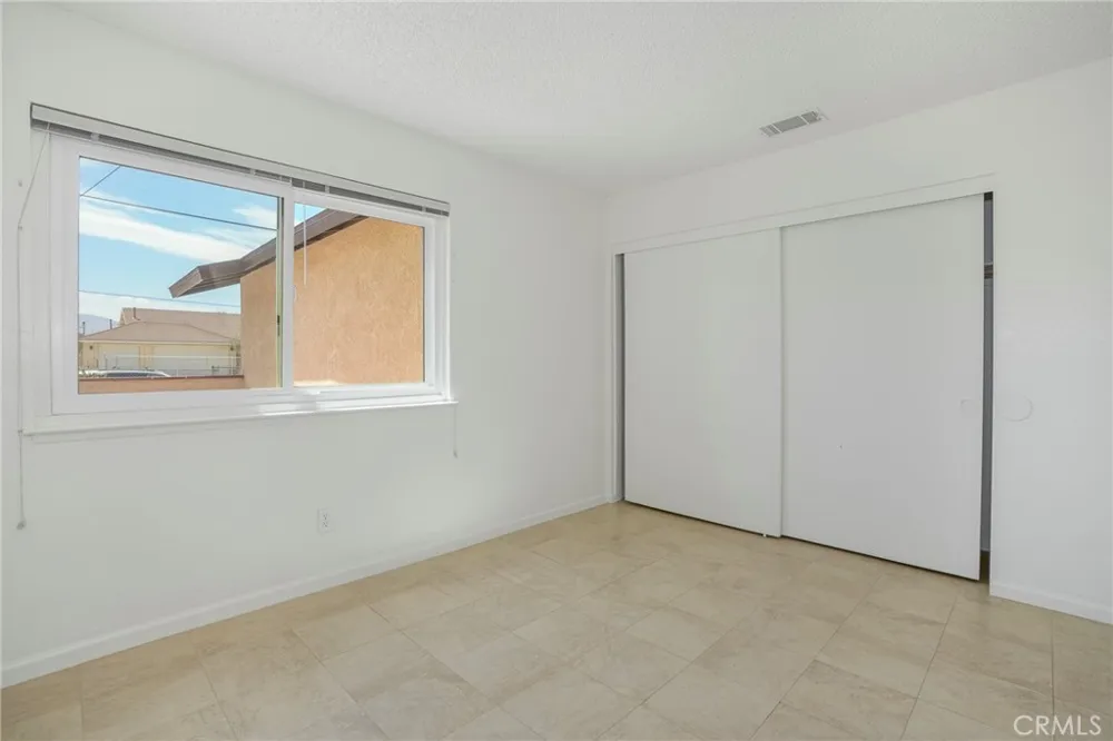 10133 E Avenue R8 Avenue Littlerock, CA 93543