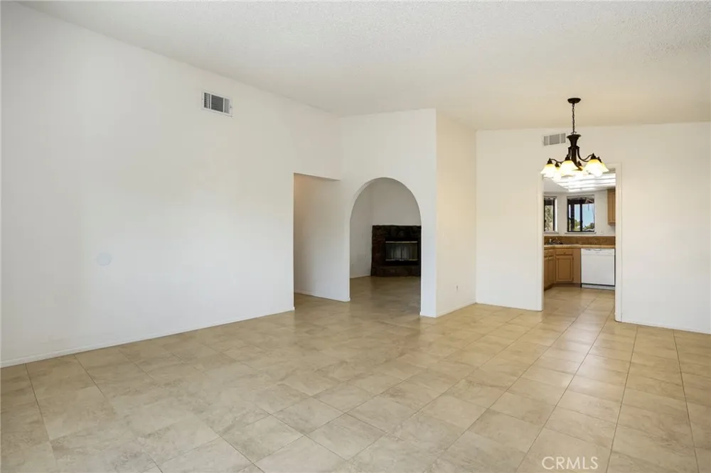 10133 E Avenue R8 Avenue Littlerock, CA 93543