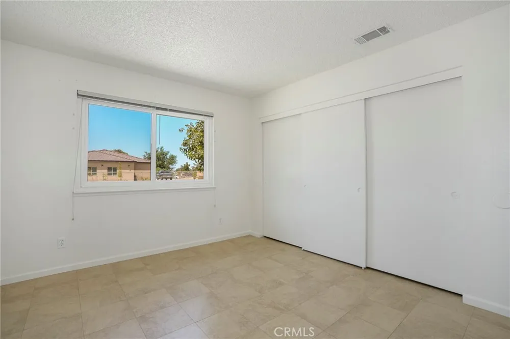 10133 E Avenue R8 Avenue Littlerock, CA 93543