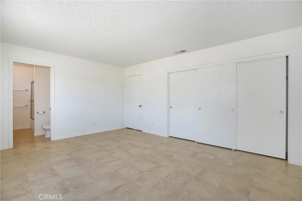 10133 E Avenue R8 Avenue Littlerock, CA 93543
