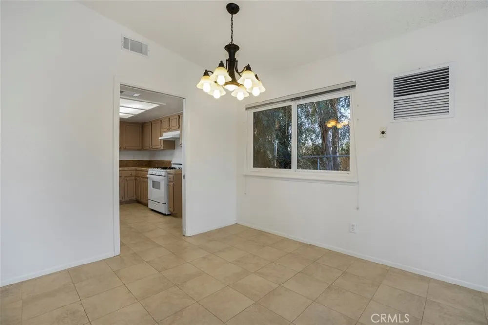 10133 E Avenue R8 Avenue Littlerock, CA 93543