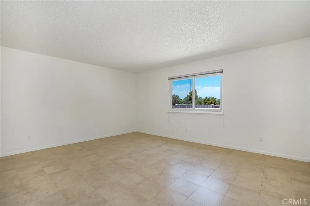 10133 E Avenue R8 Avenue Littlerock, CA 93543