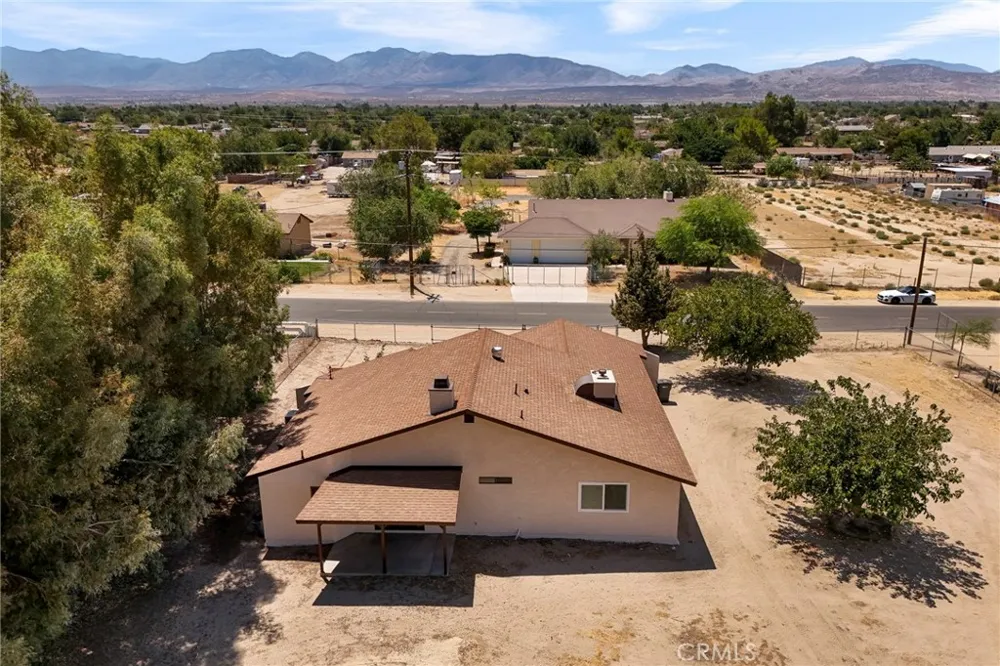 10133 E Avenue R8 Avenue Littlerock, CA 93543