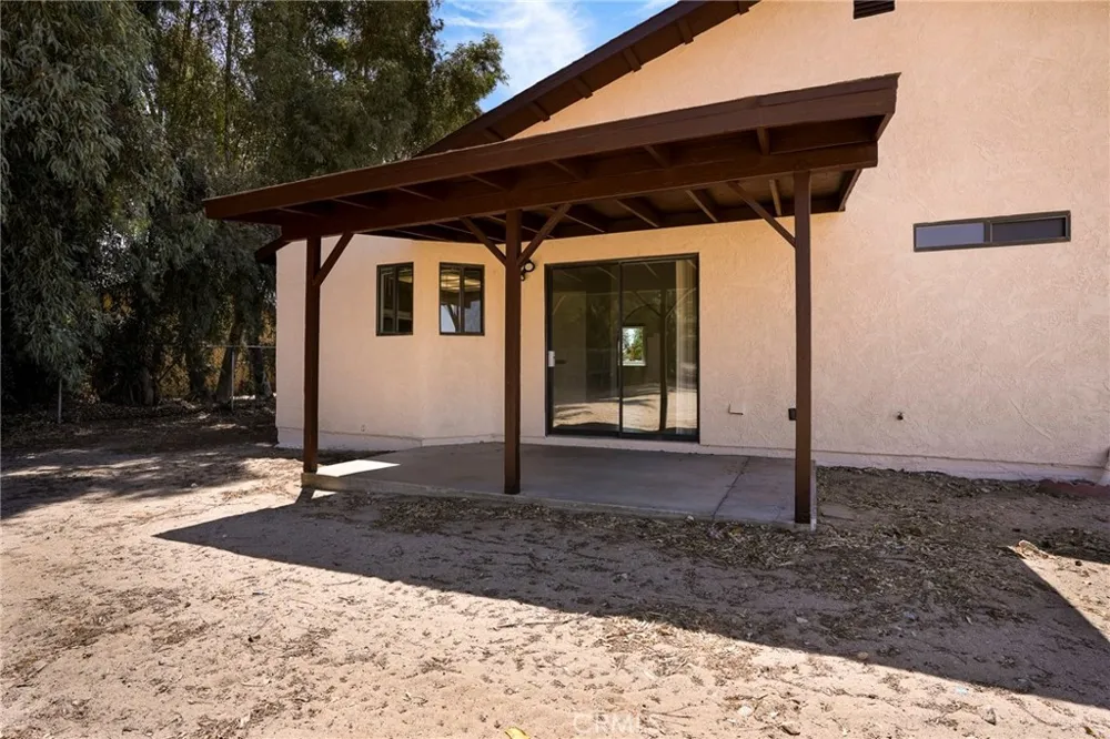 10133 E Avenue R8 Avenue Littlerock, CA 93543