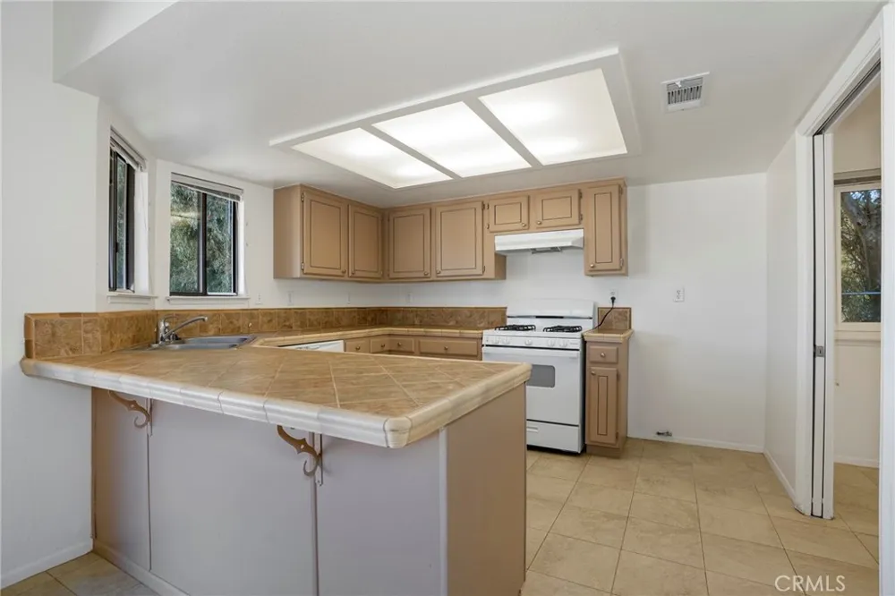10133 E Avenue R8 Avenue Littlerock, CA 93543