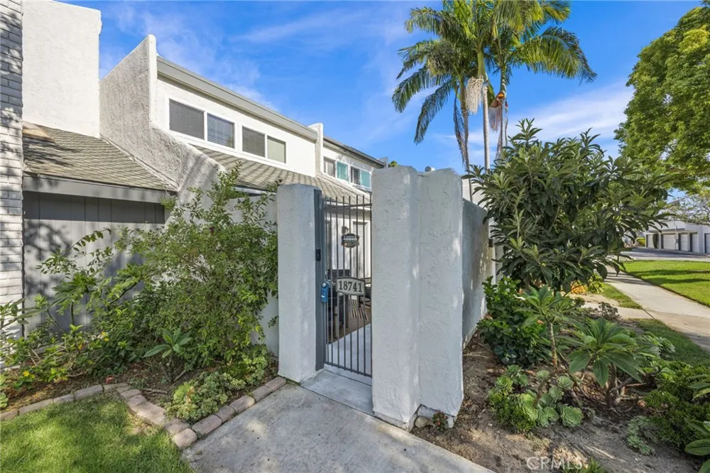 18741 Applewood Huntington Beach, CA 92646