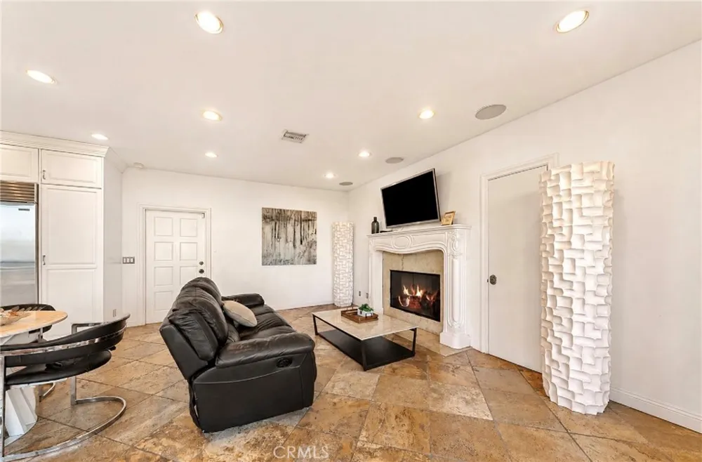 7218 Mulholland Los Angeles, CA 90068
