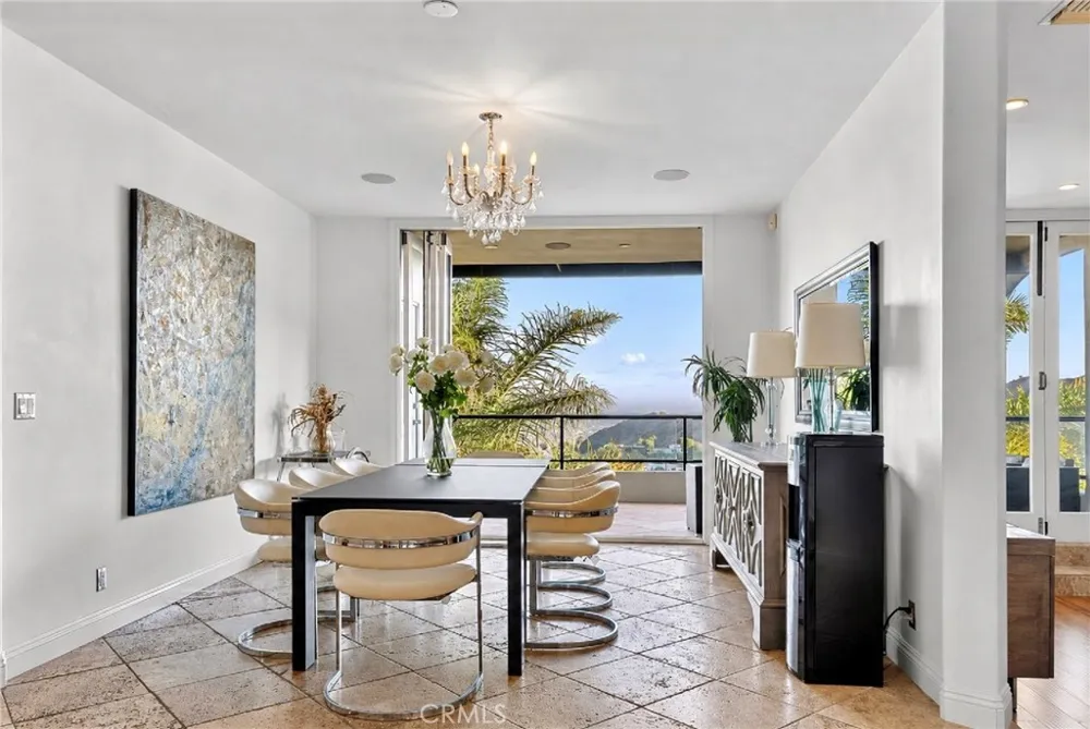 7218 Mulholland Los Angeles, CA 90068