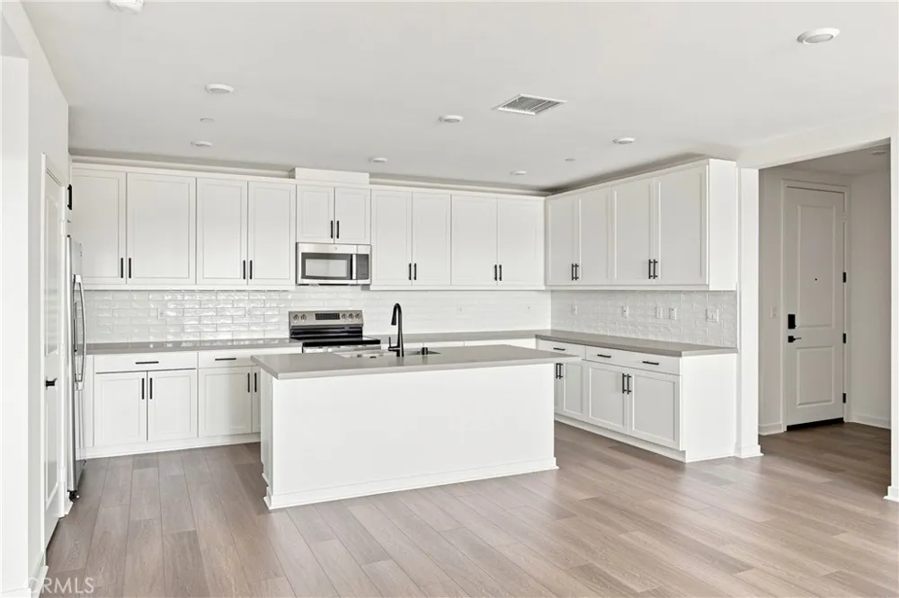 12903 Paradiso Eastvale, CA 92880