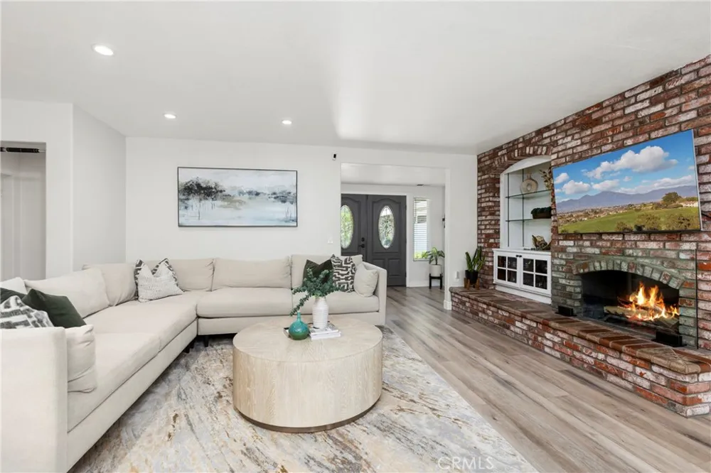 220 Copa De Oro Drive Brea, CA 92823