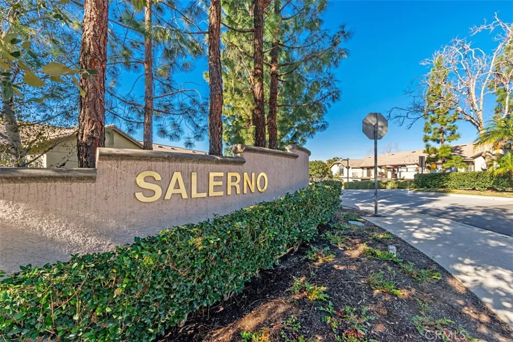 135 Chaumont Lake Forest, CA 92610